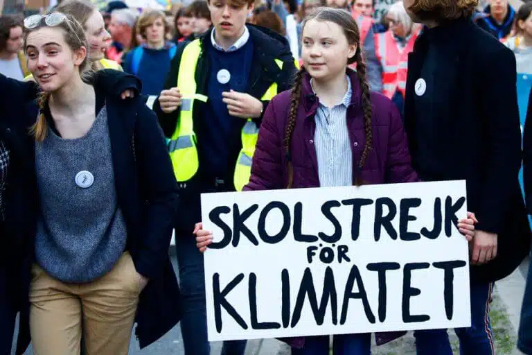 بروكسل، بلجيكا، 21 فبراير 2019، الناشطة السويدية في مجال المناخ غريتا ثونبرج البالغة من العمر 16 عامًا تشارك في مسيرة من أجل البيئة والمناخ نظمها الطلاب. الصورة: Shutterstock.com