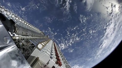 60 לווייני סארלינק בעת השיגור ב-24 במאי 2019. צילום: SpaceX. מתוך ויקיפדיה
