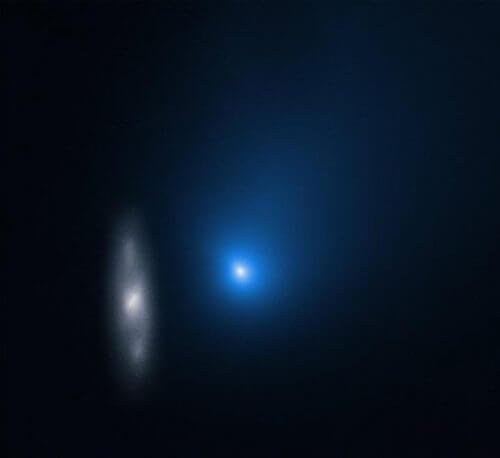 תמונה: שביט 2I / בוריסוב הוא רק האובייקט הבין-כוכבי השני שידוע כי עבר דרך מערכת השמש שלנו. בתמונה זו שצילם טלסקופ החלל האבל באוקטובר 2019. השביט מופיע על רקע גלקסיה רחוקה. צילום: NASA, ESA, ו- D. JEWITT (UCLA)