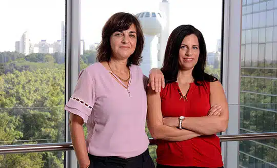 From the right: Dr. Anat Bhat and Prof. Rivka Dickstein. Violate freedom of expression. Photo: Weizmann Institute spokeswoman
