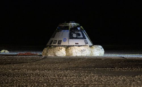 The Starliner spacecraft immediately after landing in White Sands New Mexico, 22/12/19. Photo by NASA and Boeing