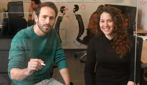 From the right: Dr. Dana Robi Levy and Tal Tamir. Social creatures. Photo: Weizmann Institute Spokesperson