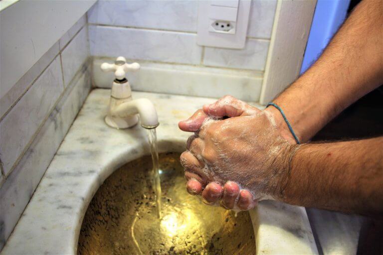 Hand washing to prevent corona infection. Illustration: Image by Luciano Teixeira from Pixabay