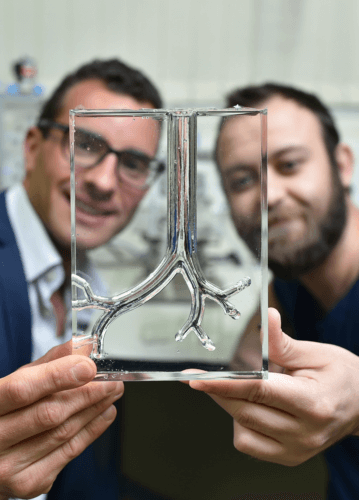 Prof. Joshua Schnittman (left) and Dr. Jan Ostrovsky with the lung model. Photo: Technion Spokesperson