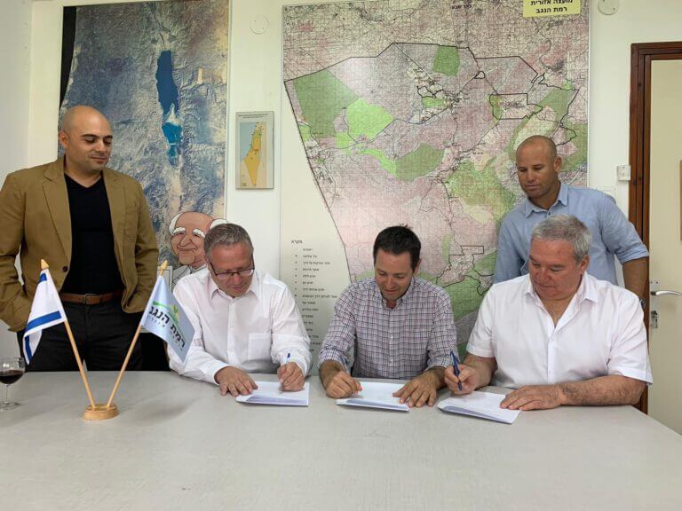 Signing of a cooperation agreement to establish an innovation center for ag-tech fields in Ramat Negev with an investment of 5 million dollars. Photo courtesy of Ariely Capital