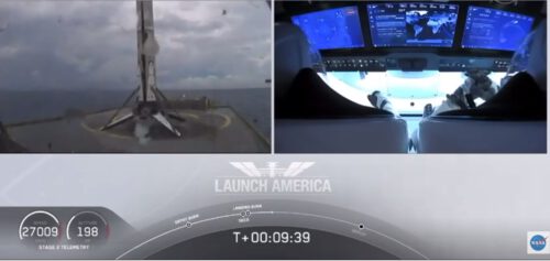 חללית ה-Crew Dragon מגיעה למסלול (בצד ימין) ובינתיים השלב השני של המשגר נוחת על אסדה בלב ים (משמאל) צילום מסך מתוך הטלוויזיה של נאס"א