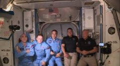 בנקן והארלי, מימין, מצטרפים לצוות הקיים של תחנת החלל הבינלאומית. צילום: נאס"א