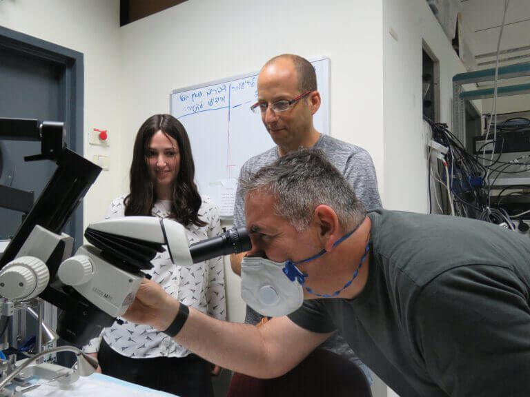 يوفال الحناني، بروفيسور يزهار بار جاد، إيلا ماتزنر. صورة جامعة بار إيلان