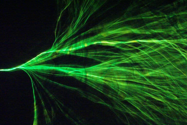 Microscope images of a laser beam with a wavelength of 532 nm advancing through a soap film. Credit: Technion barges