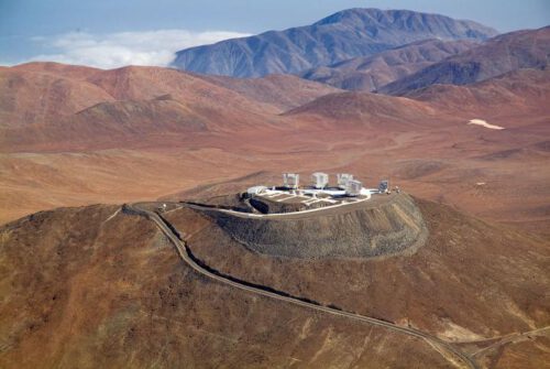 الصورة: J.L. Dowburn & G. HÜDEPOHL (ATACAMAPHOTO.COM)/ESO يؤثر ارتفاع درجات الحرارة في المرصد على جودة الصور.