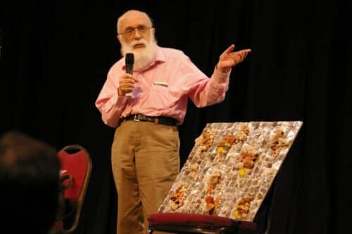 James Randi in 2007. By ensceptico - IMGP3954, CC BY 2.0, https://commons.wikimedia.org/w/index.php?curid=2197228