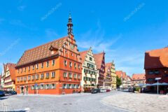 מבנים משוחזרים שנבנו במקור בימי הביניים בעיירה Dinkelsbuhl שבבוואריה. צילום: המחשה: depositphotos.com