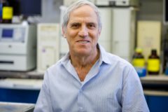 פרופ' אבי דומב. צילום: יורם אשהיים, באדיבות האוניברסיטה העברית