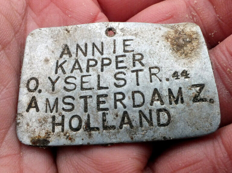 The tag of the girl Annie Caper. On this side - the girl's name and address. Photo by Yoram Chaimi