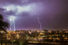 סופת רעמים לילית בכפר סבא. צילום: shutterstock