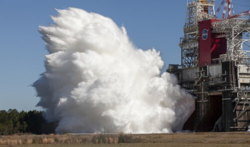 Ignition test of the SLS rocket engines. Photo: NASA