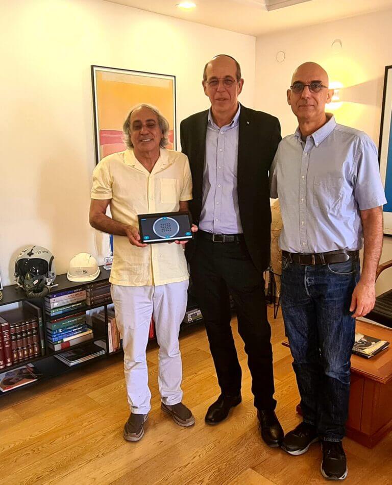 The president of Bar-Ilan University with the researchers who developed the technology. From left to right: Prof. Yossi Mendel, Prof. Aryeh Tsavan, president of the university, and Prof. Uri Folat.