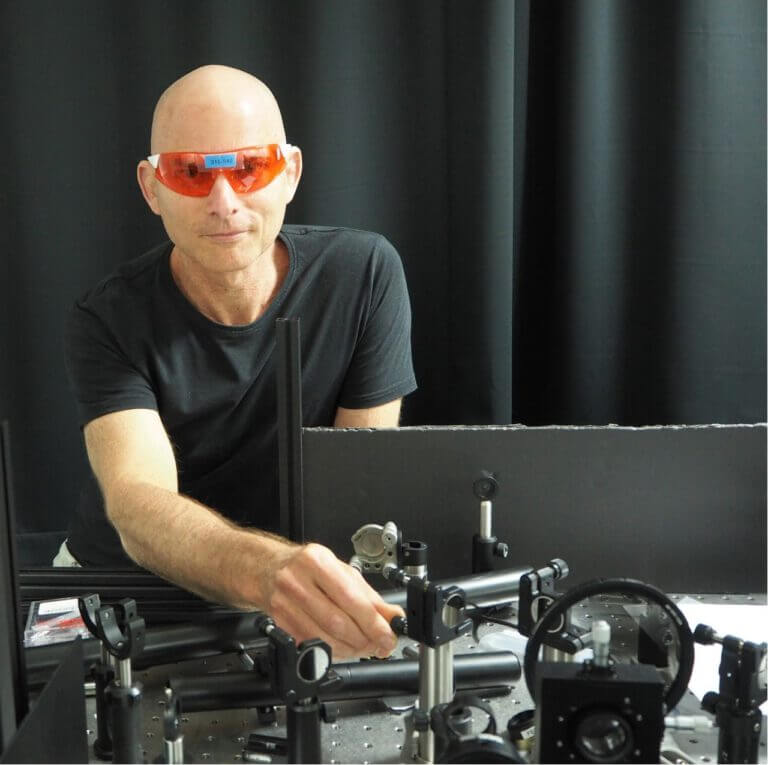 פרופ' גיא ברטל - ראש המעבדה למחקר פוטוני מתקדם בפקולטה להנדסת חשמל ומחשבים ע"ש ויטרבי. צילום: דוברות הטכניון