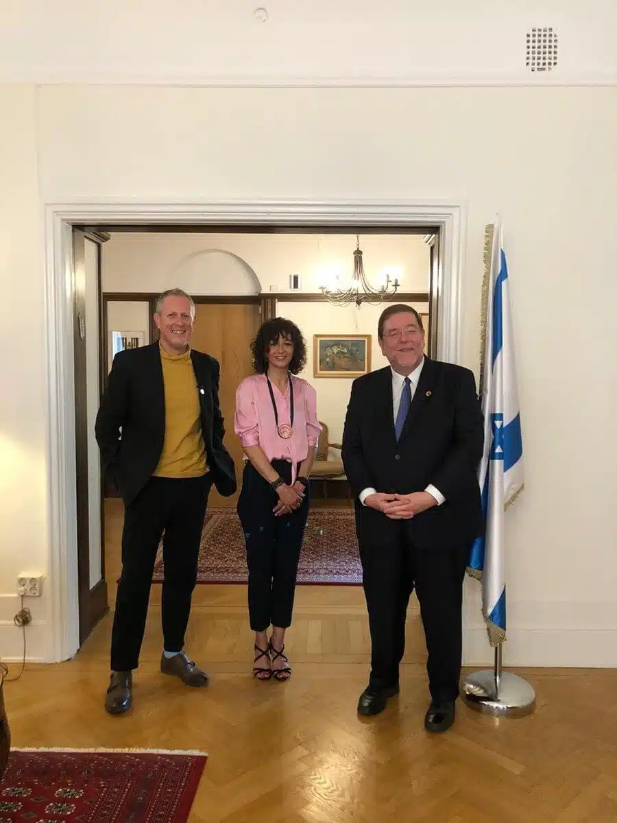 From right to left: Ilan Ben Dov - Israel's ambassador to Sweden, Prof. Emmanuel Charpentier, architect Amnon Rechter, member of the board of the Wolf Foundation