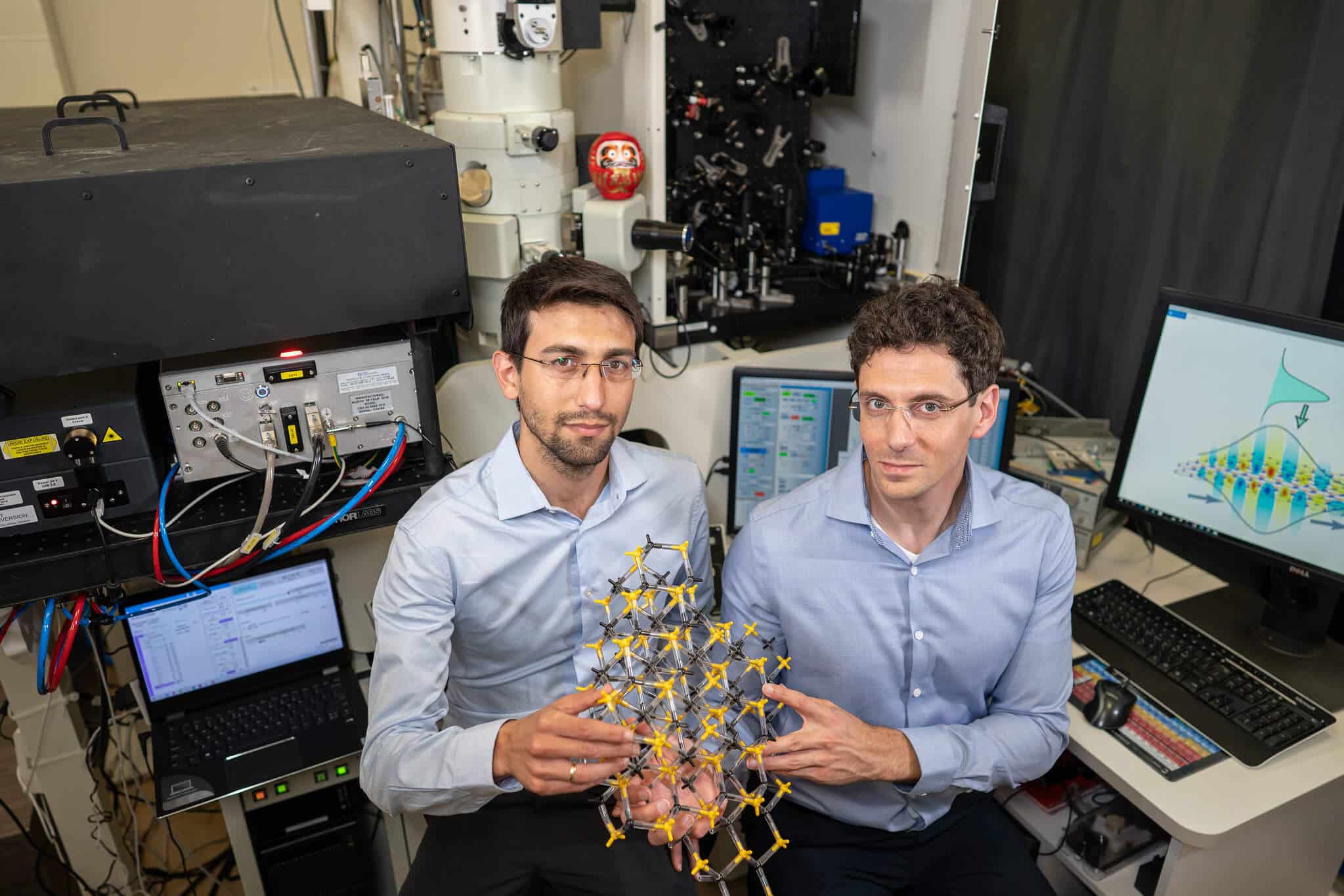 Dr. Ado Kaminer (on the right) and Viniv Korman. Photo: Nitzan Zohar, Technion Spokesperson