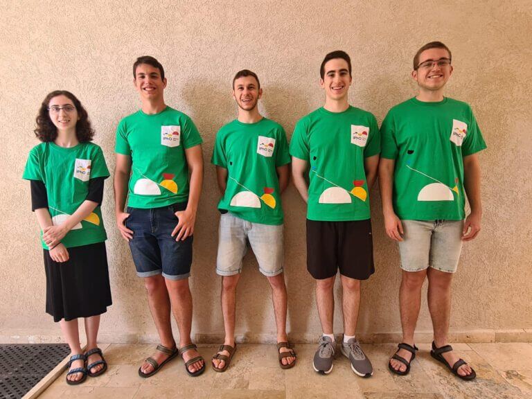 المشاركون في أولمبياد الفيزياء 2021. الصورة: مركز علماء المستقبل.