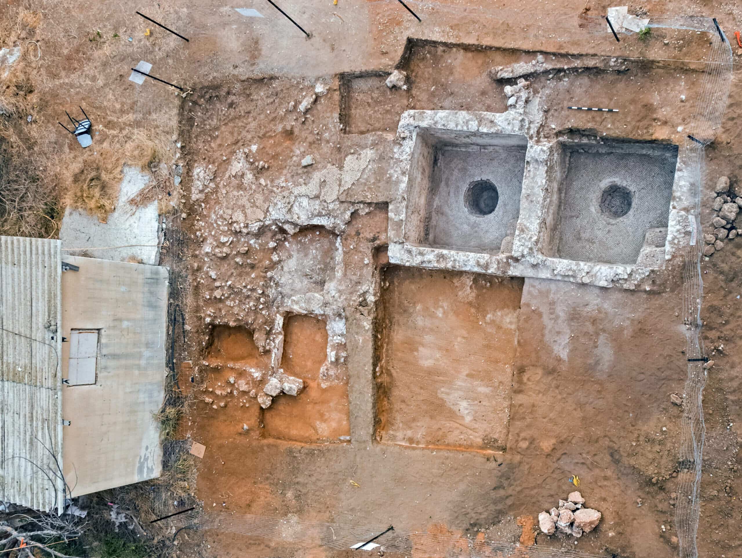 صورة جوية لجيث في الحفريات الأثرية التابعة لسلطة الآثار في رمات هشارون. الصورة جمعتها هيئة الآثار