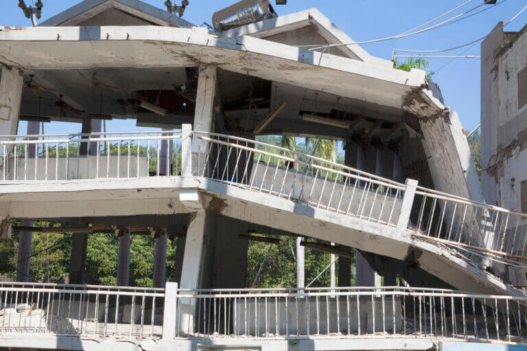 מבנה שנהרס ברעידת אדמה. המחשה: depositphotos.com