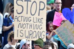 מתוך הפגנה בונקובר, קנדה, ספטמבר 2019. ההפגנה כוונה לממשלת קנדה, הגוררת רגליים בתחום האקלים בלחץ תעשיית הנפט המקומית. המחשה: depositphotos.com