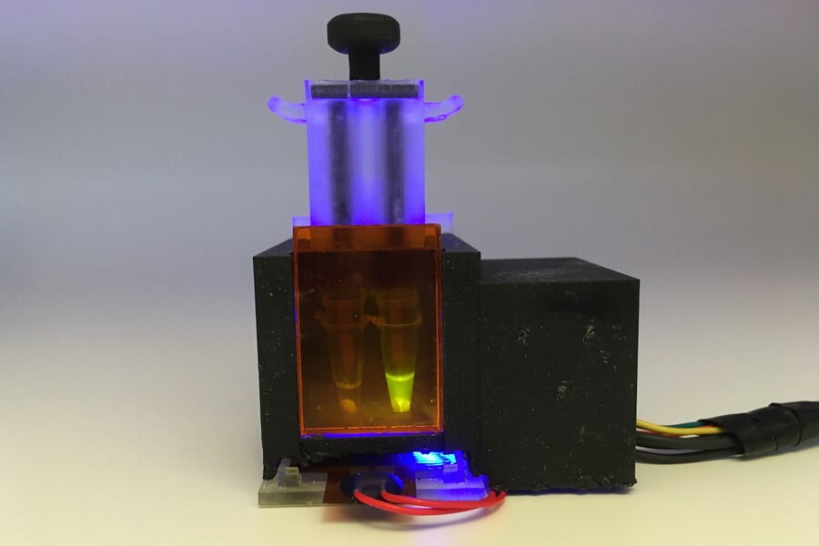 Image of the innovative device that emits a fluorescent result
