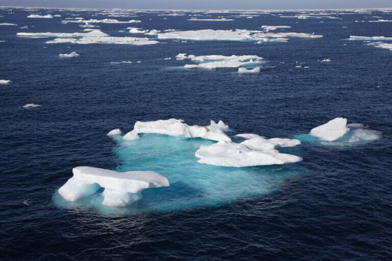 Ice floats in the Arctic Ocean north of Canada. Illustration: depositphotos.com