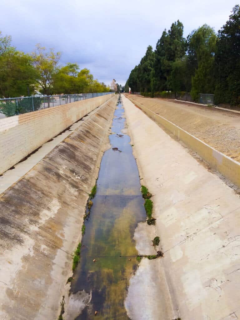 תעלת מים בקליפורניה שהתייבשה בשל בצורת ממושכת. המחשה: depositphotos.com
