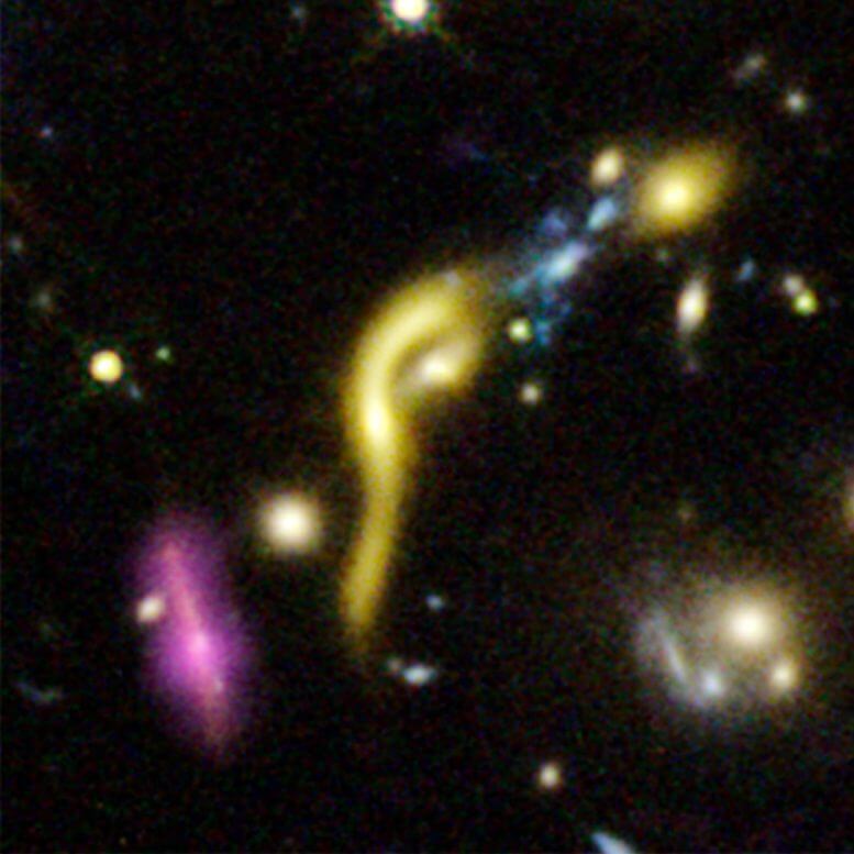 צבירי הגלקסיות MACS J1341.  Credit: Lead Author: NASA, ESA, Katherine E. Whitaker (UMass), Image Processing: Joseph DePasquale (STScI)