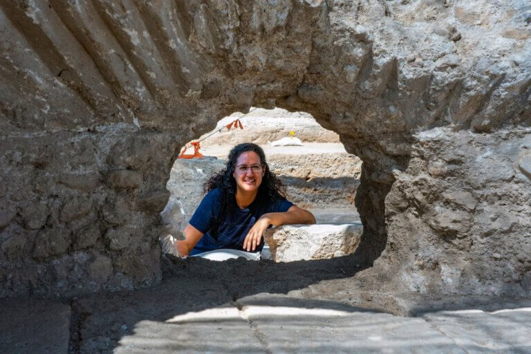 The director of the excavation in Yavne, Liat Nadav-Ziv. The highlight of the gitots are shell-shaped cells - an ornament that indicates the wealth of the owners of the factory
