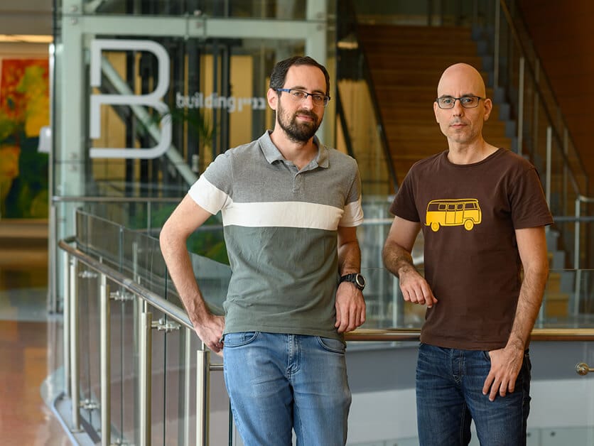 Right: Prof. Gad Asher and Gal Menela. Each organ and its rhythm. Photo: Weizmann Institute Spokesperson