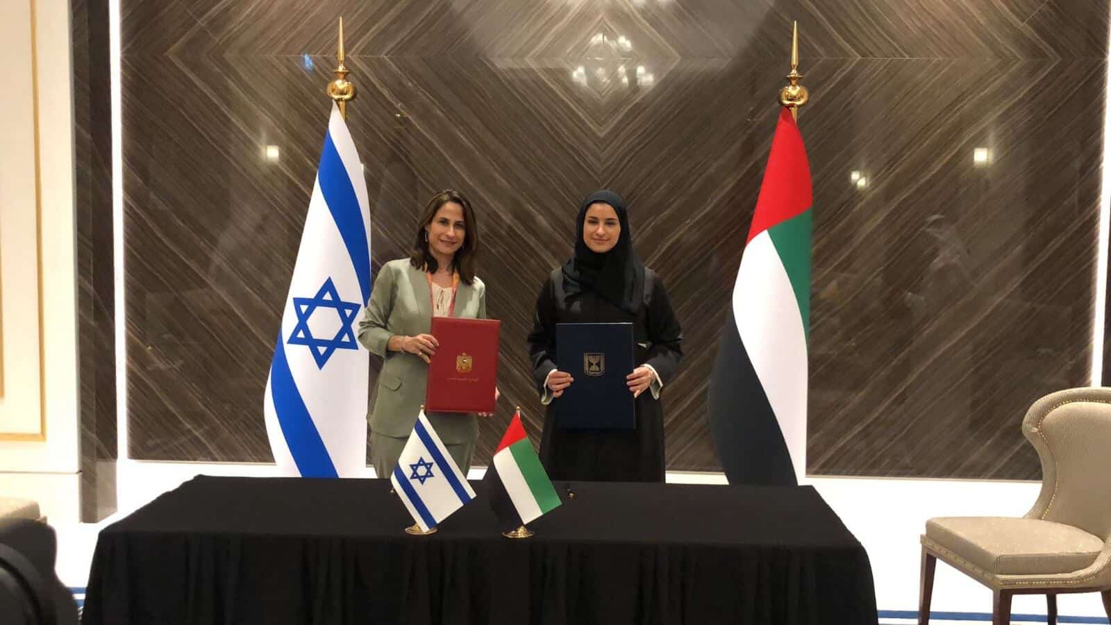 The Minister of Innovation, Science and Technology Orit Parkash-HaCohen and the Minister of Science of the United Arab Emirates Sara Al Amiri at the signing ceremony of the cooperation agreement in space. Photography courtesy of the Ministry of Innovation, Science and Technology