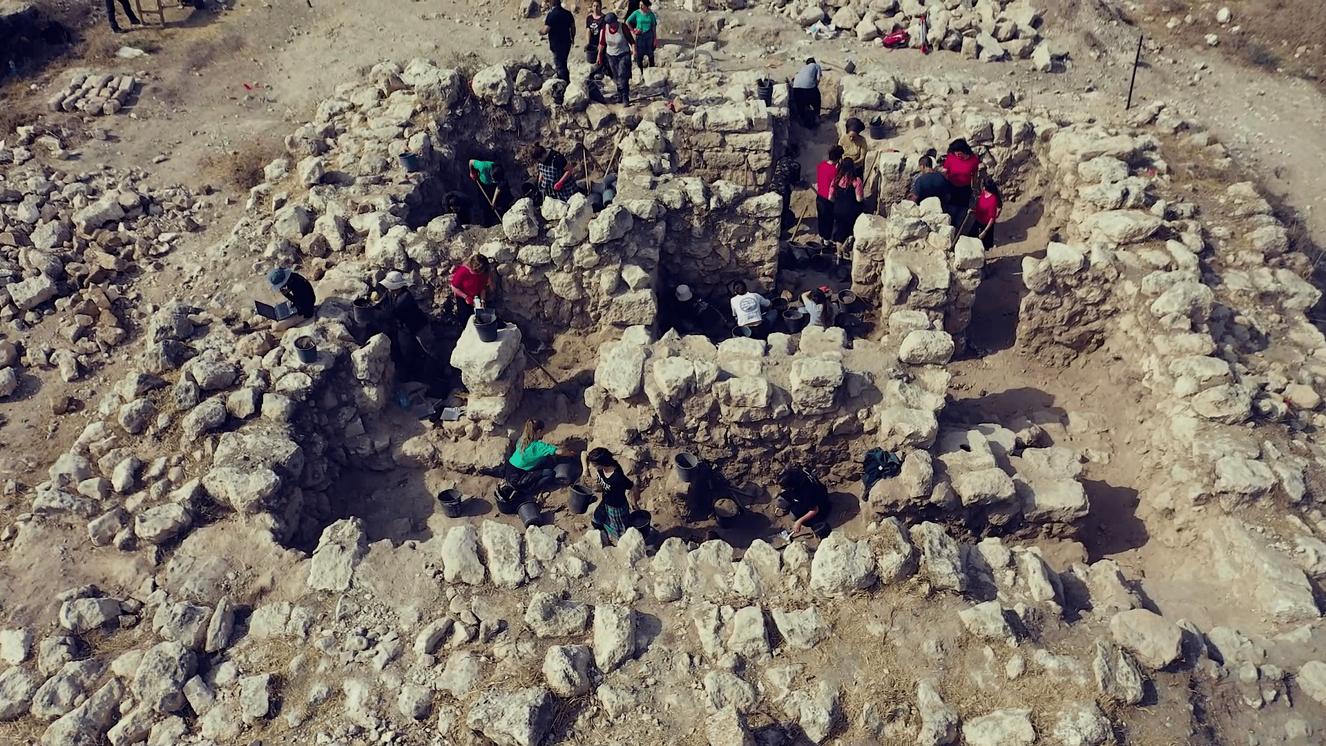 עבודות במצודה-מבט אוירי. צילום-אמיל אלג'ם רשות העתיקות