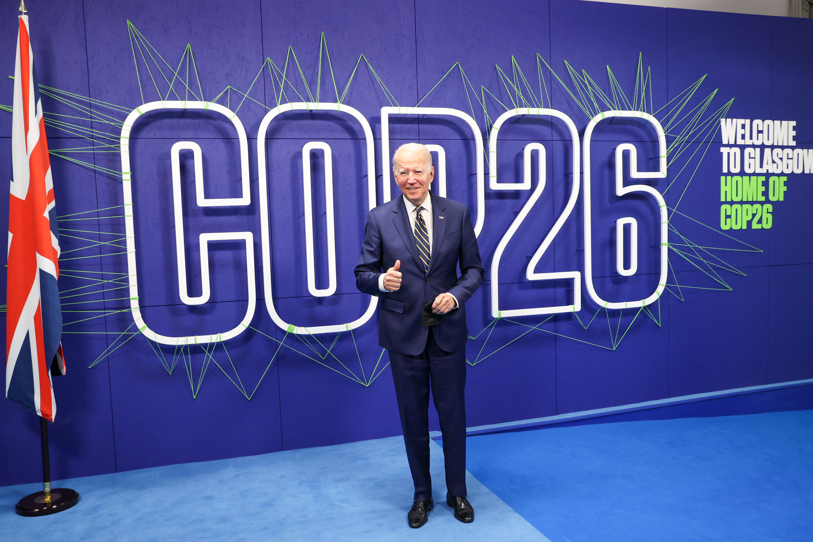 الرئيس الأمريكي جو بايدن يصل إلى قمة قادة العالم COP26 لمؤتمر الأمم المتحدة السادس والعشرين لتغير المناخ في لجنة الأوراق المالية والبورصات