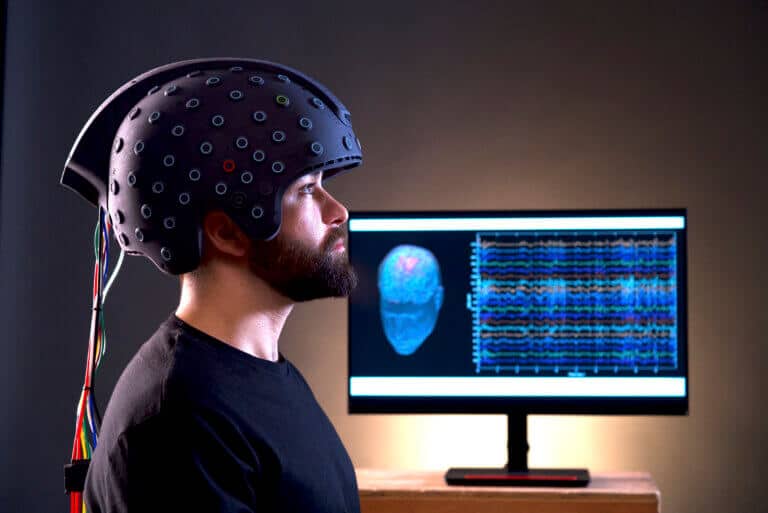An EEG experiment that will examine Eitan Stiva's brain. Photo: brain.space company