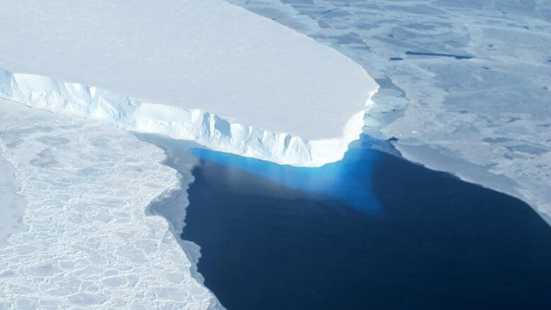 קרחון ת'וויאטס במערב אנטארטיקה. צילום: נאס"א