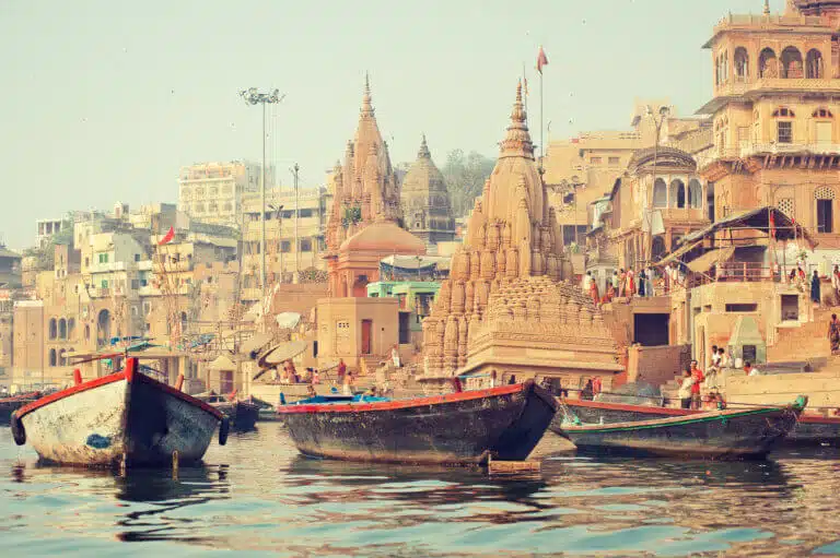 The city of Varanasi in India, on the banks of the Ganges. . Illustration: depositphotos.com