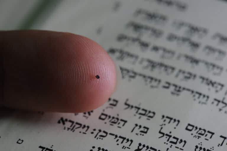 The Nano Bible built at the Technion. Photo: Nitzan Zohar, Technion Spokesperson