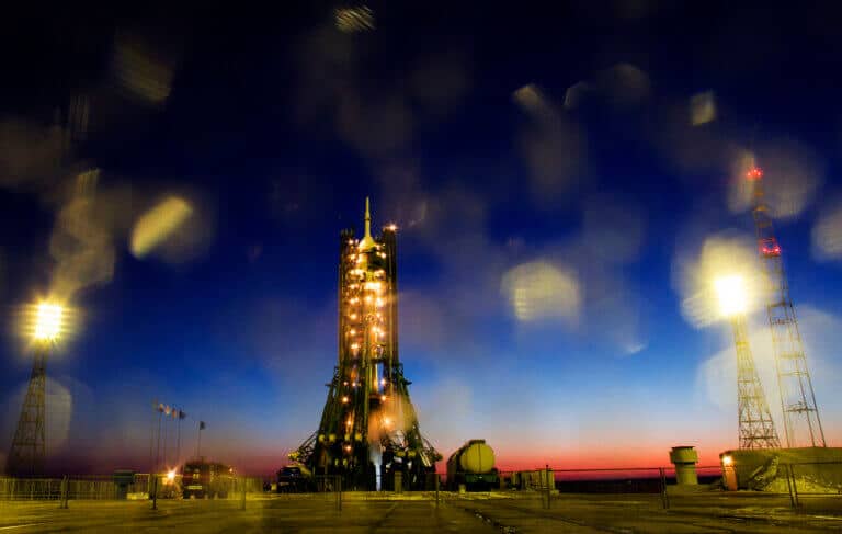 משגר סויוז על כן השיגור בבייקונור, קזחסטן. המחשה: depositphotos.com