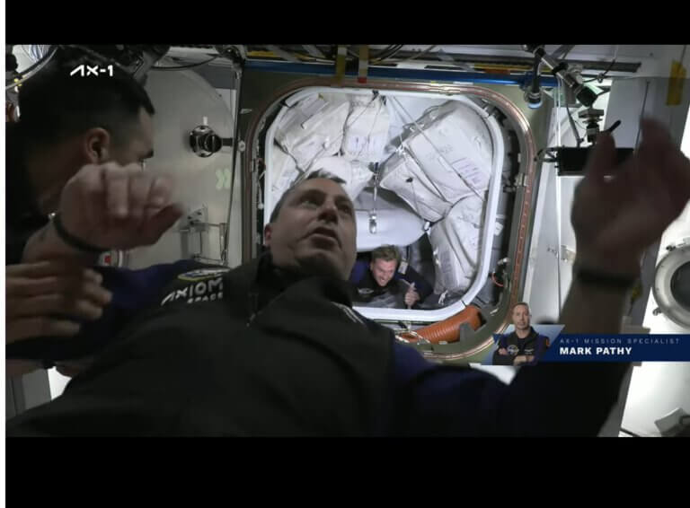 Eitan Stiva entered the space station first, 17:20. Screenshot