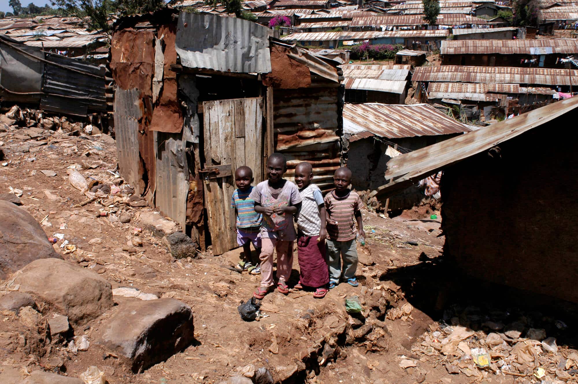 أطفال في أحد الأحياء الفقيرة في نيروبي، كينيا. الرسم التوضيحي: موقع Depositphotos.com