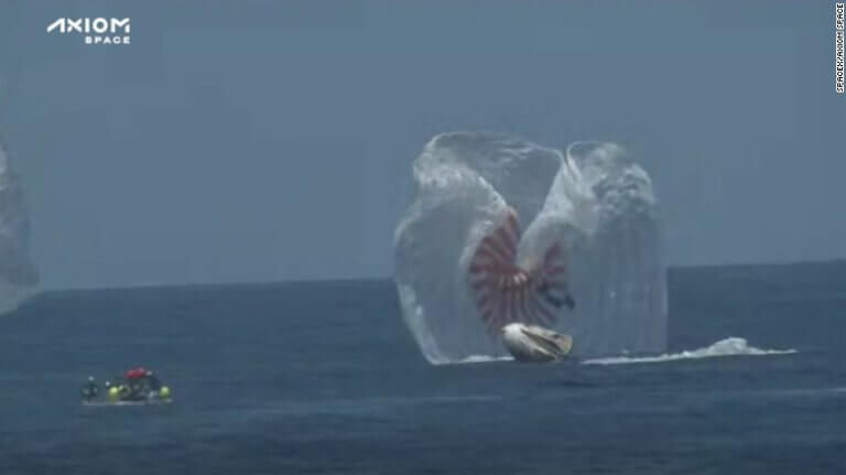 The landing of the dragon in the Atlantic Ocean, 25/4/2022. Credit: SpaceX/Axiom Space