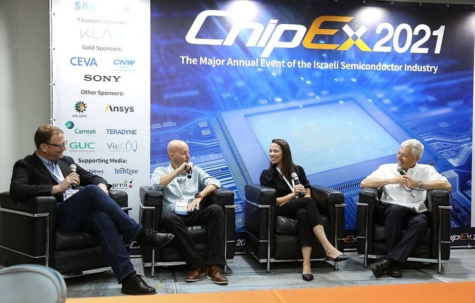 פאנל במהלך כנס ChipEx2021 שהתקיים במתכונת היברידית. צילום: ניב קנטור