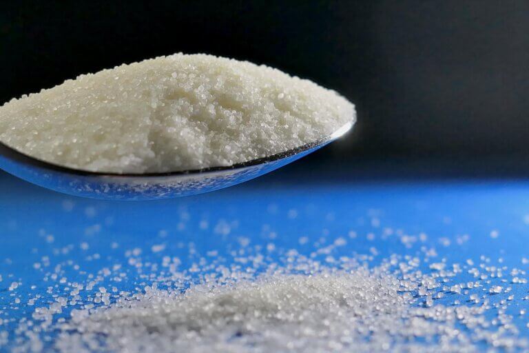 أحد العناصر المرشحة الرئيسية لاستبدال الليثيوم هو أيضًا أحد العناصر الأكثر شيوعًا في الطبيعة - الصوديوم، والذي نعرفه جيدًا من الملح الذي يتبل به طعامنا. تصوير موريتز320 على بيكساباي