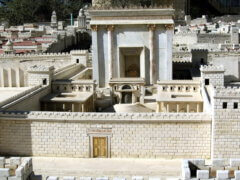 חזית בית המקדש שבנה המלך הורדוס. מתוך דגם ירושלים במוזיאון ישראל (לשעבר הולילנד). איור: depositphotos.com