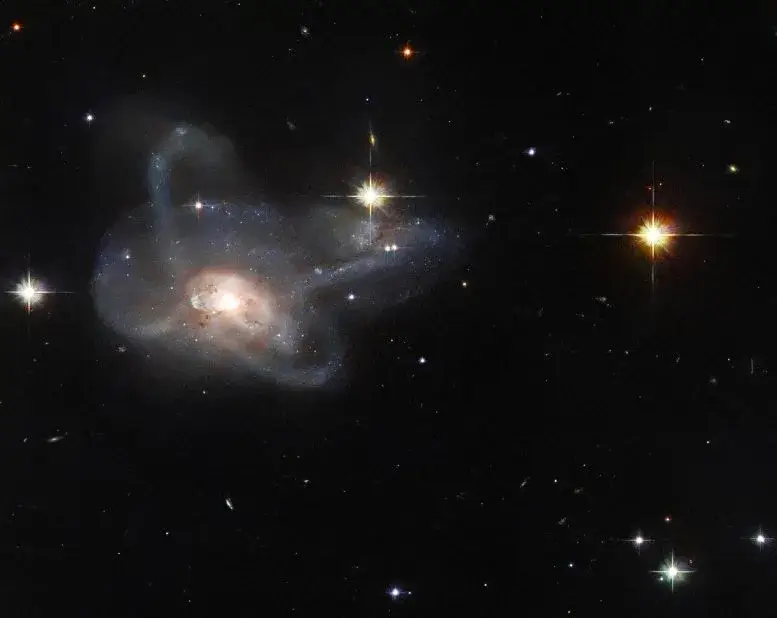 הגלקסיה CGCG 396-2 בצילום של האבל. קרדיט: ESA/Hubble & NASA, W. Keel