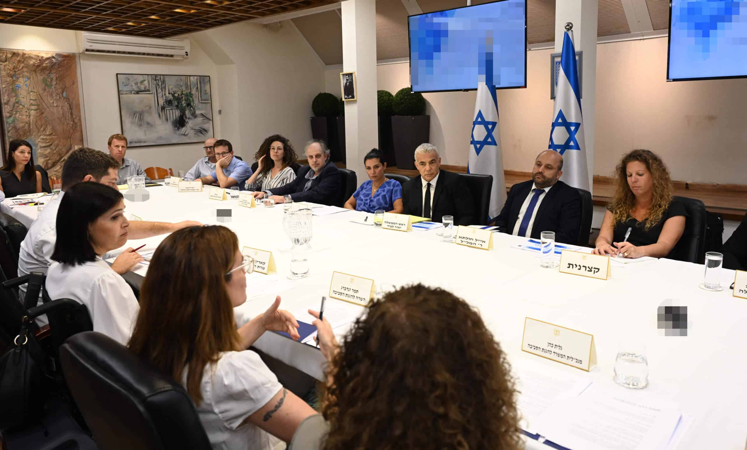 הדיון בלשכת ראש הממשלה בהשתתפות שרות האנרגיה והסביבה, 31/8/2022. צילום: חיים צח/ לע"מ